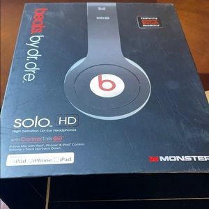 Beats by dr Dre headphones